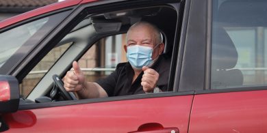 GAILEARAÍ – An ‘Jab’ déanta! An chéad bhabhta vacsaínithe déanta ar an gCeathrú Rua…