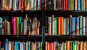 Géarghá le clár foilsitheoireachta nua le dul i ngleic le heaspa leabhar Gaeilge do dhéagóirí
