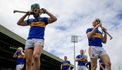 Ní hiad na himreoirí amháin a bhfuil tine ar a gcraiceann agus tús á chur leis na cluichí