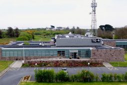 Iarrtha ar fhoireann TG4 a bheith cúramach faoi chúrsaí slándála mar gheall ar chlár faisnéise