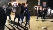 Croitheadh bainte as muintir baile Gaeltachta ag troideanna fíochmhara sráide