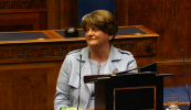 Achainí faoin reachtaíocht teanga déanta ag Arlene Foster ina hóráid deiridh