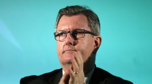 Crógacht a chinntigh béim síos Donaldson