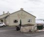 Neart glamour Tigh Chualáin ag laochra an damhsa ar an sean-nós i gCois Fharraige