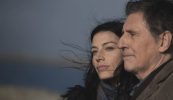 Gabriel Byrne os cionn a bhuille i scéal seanchaite faoi chliúsaí drabhlásach ban