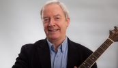 Seán Ó hÉanaigh ag dul ar scor tar éis beagnach 30 bliain le Raidió na Gaeltachta