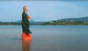 Amhrán nua Gaeilge curtha amach ag Mairéad Ní Mhaonaigh d’Oíche Chultúir