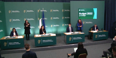 Maoiniú nua curtha ar fáil le daoine breise a earcú chun an tAcht Teanga a chur i bhfeidhm