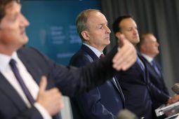 Geimhreadh fada romhainn agus an rialtas ag snámh in aghaidh an easa