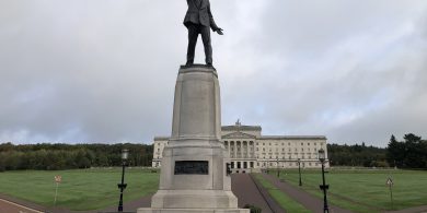 Cén fáth a ndiúltódh polaiteoirí d’ardú pá?