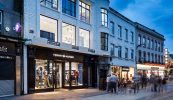 Ní gá lá airde a thabhairt ar Tommy Hilfiger nuair atá scéalta Hugo Carey as Carna agat