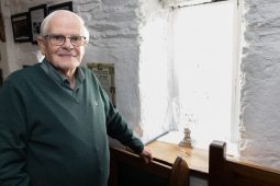 Seán Ó Sé, laoch de chuid an cheoil a raibh an ‘an chéad hit Gaeilge aige’, ar shlí na fírinne