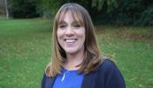 An Ghaeilge i lár an aonaigh i sraith a phléann le cigilteacht na tuismitheoireachta