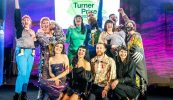Ar mhaithe le ‘seasamh’ le pobal na teanga sa bhaile a labhair buaiteoir an Turner Prize Gaeilge