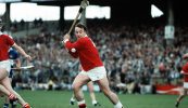 Aireoidh muid uainn Seanie O’Leary agus an scairteadh gáirí a bhí mar shaibhriú saoil againn
