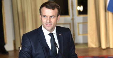 Ré Macron ag teacht chun críche agus ógánaigh na Fraince ag iarraidh saol níos fearr