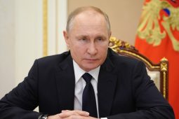 Ionghabháil déanta ag Putin ar cheithre réigiún de chuid na hÚcráine