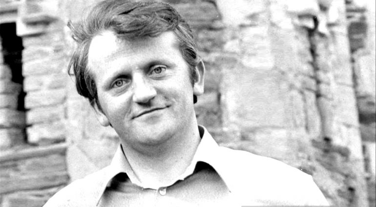 Mario Mac Mathuna Séamus Mac Mathúna, amhránaí ceoltóir agus Gaeilgeoir, ar shlí na ...
