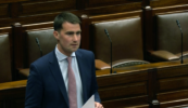 Aire Sláinte nó Super Junior ag an nGaeltacht? Ardú céime á lua le Jack Chambers…