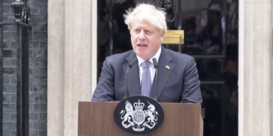 Ar chuir Boris Johnson ina luí ar an Úcráin gan socrú síochána a dhéanamh leis an Rúis?