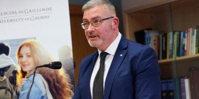 ‘Níl aon fhianaise ann go bhfuil aon dul chun cinn á dhéanamh maidir le sprioc earcaíochta Gaeilge an stáit’