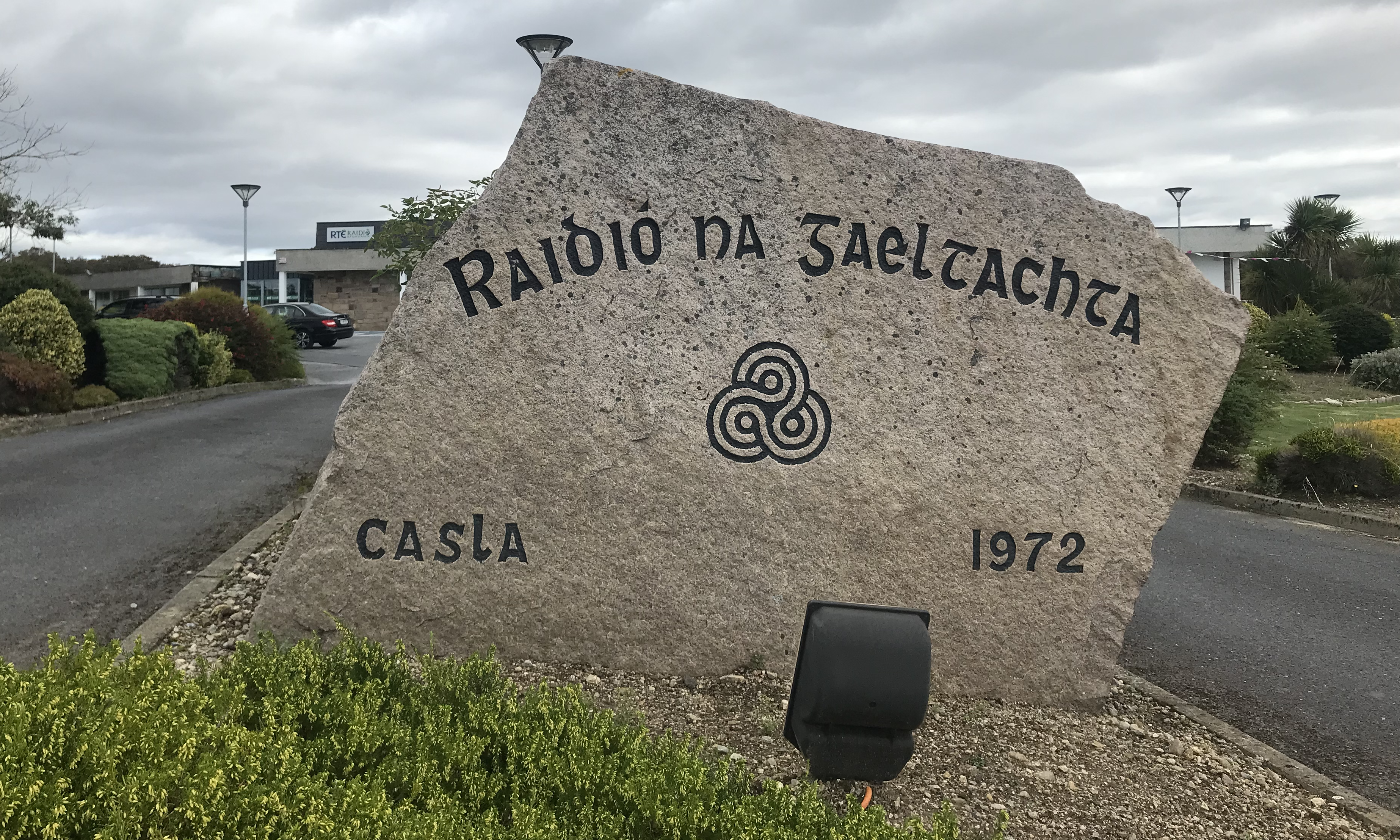 Triúr as gach deichniúr d’aos óg na tíre atá ar an eolas faoi Raidió na Gaeltachta