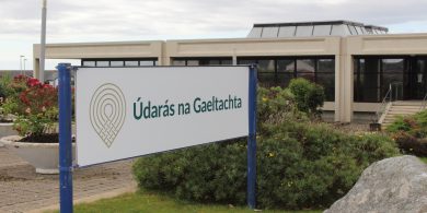 Scéim nua le seoladh in 2024 chun labhairt na Gaeilge a spreagadh i gcomhlachtaí Gaeltachta