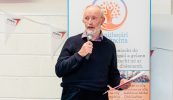Fearghas Mac Lochlainn, scríbhneoir, cumadóir agus oide, ar shlí na Fírinne