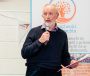 Fearghas Mac Lochlainn, scríbhneoir, cumadóir agus oide, ar shlí na Fírinne