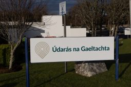 Deacair a chreidiúint go bhfágfaí Údarás na Gaeltachta gan bord – iarchathaoirleach