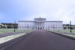 Súil le fógra faoi choimisinéir go luath agus a scrúdú Gaeilge déanta ag iarrthóirí