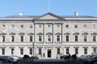 Reachtaíocht ar son an oideachais lán-Ghaeilge á dréachtú, ach tacaíocht traspháirtí de dhíth