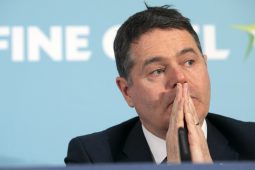 Fágáil, fostaíocht, feitheamh agus f-fhocail eile