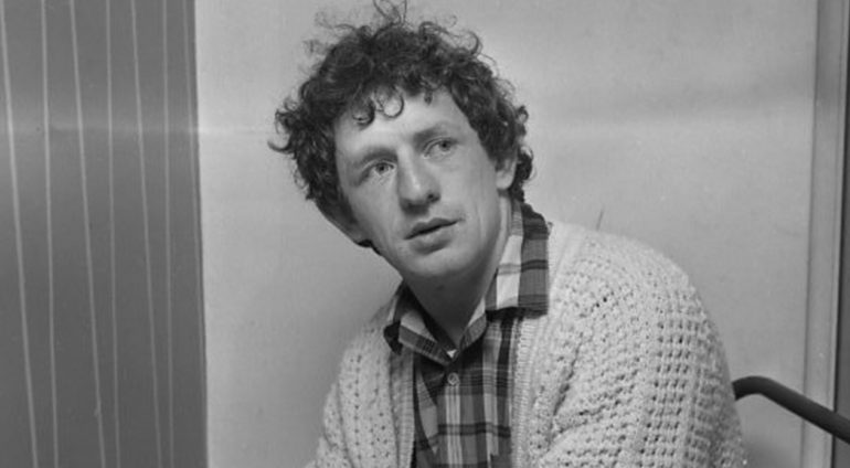Mick Lay Bhí mo dhóthain den dornálaíocht agam tar éis babhta speárála amháin le ...