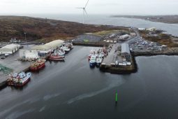 Molta ag iar-aire go dtógfaí ‘bunáit chabhlaigh’ ag Calafort Ros an Mhíl i nGaeltacht na Gaillimhe