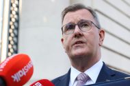 AN CHÚIRT: Cúig bliana déag príosúin gearrtha ar Jeffrey Donaldsan, iarcheannaire an DUP, de bharr mí-úsáid ghnéis ar leanaí