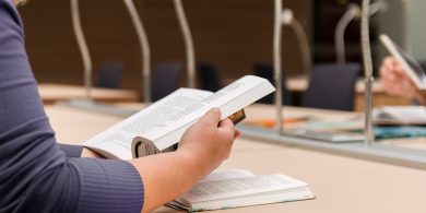 Titim 40% ar líon na ndaltaí ó thuaidh a roghnaíonn ‘GCSE Irish’ le scór bliain