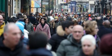 Muinín daoine an Ghaeilge a labhairt ag dul sa treis ó thuaidh ach ag lagú ó dheas