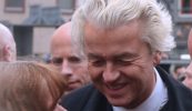 An comhrialtas ba chiotaí riamh san Ísiltír tar éis titim ag an am ba chiotaí agus ab fhéidir