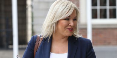 Michelle O’Neill lagaithe ach a páirtí seasmhach