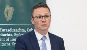 Ní údar imní don aire cumarsáide ‘dúbláil neamhriachtanach’ i seirbhísí Gaeilge RTÉ agus TG4