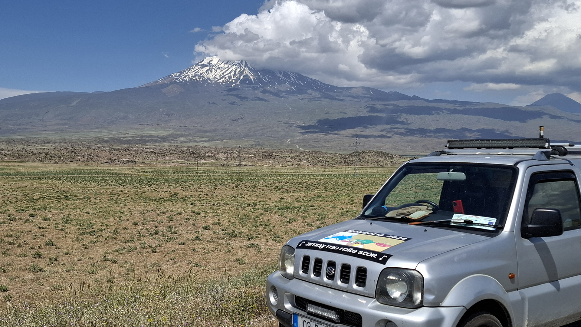 Tríd an Eoraip agus thar Chnoc Ararat linn i dtreo na hIaráine…An laethanta saoire iad seo?