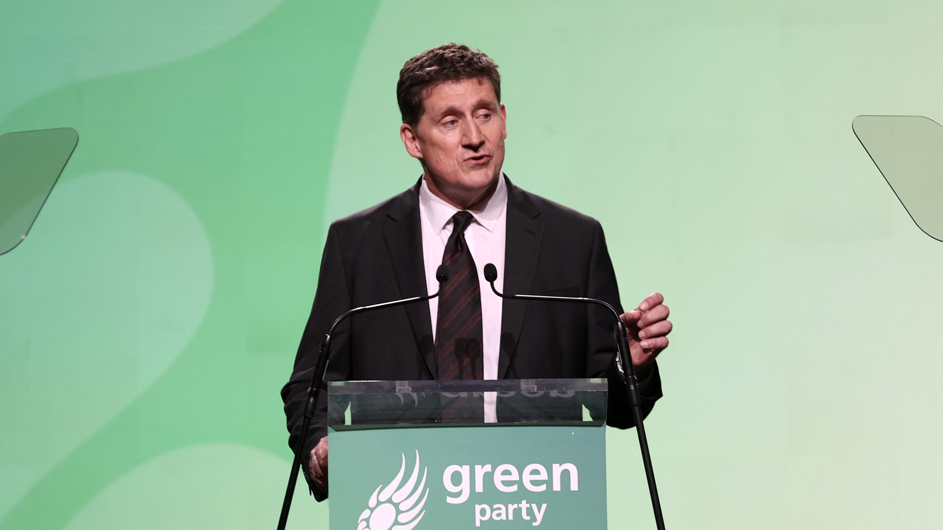 Eamon Ryan ag éirí as mar cheannaire an Chomhaontais Ghlais, aire na Gaeltachta á lua mar chomharba