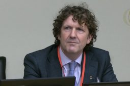 Ní féidir torthaí shuirbhé na Roinne Oideachais a úsáid le héileamh ar an oideachas lán-Ghaeilge a léiriú – Conradh na Gaeilge