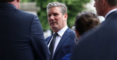 ‘Treo nua don Bhreatain’ san Eoraip geallta ag Starmer agus é ag iarraidh an cheannairc a chur faoi chois 