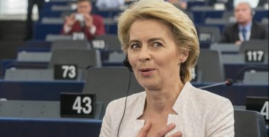 An bhfuil a fhios agat cé hí Ursula von der Leyen?