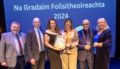 GAILEARAÍ: Mórghradaim leabhar Oireachtas na Gaeilge bronnta sa Taibhdhearc