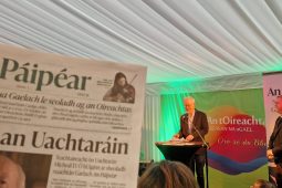 Nuachtán clóite Gaeilge nua seolta ag Oireachtas na Samhna 