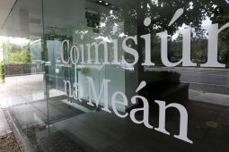 Staidéar féidearthachta faoi sheirbhís raidió Gaeilge do dhaoine óga le cur faoi bhráid an Aire Cumarsáide