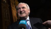 Chaithfeadh go bhfuil Micheál Martin ag fiafraí de féin– cén chaoi nach féidir liom éalú ó Bertie Ahern?